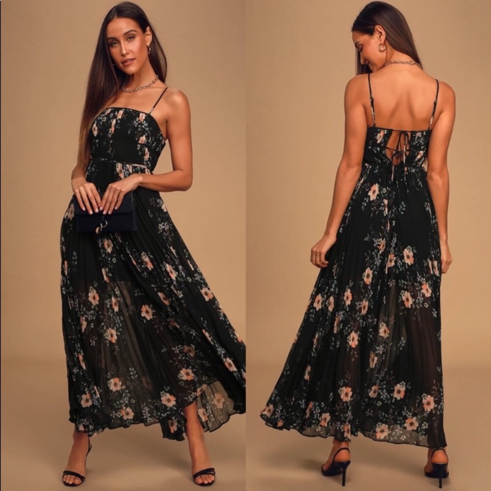 Lulus flowering romance pleated dress.  Like new! Size L. EUC